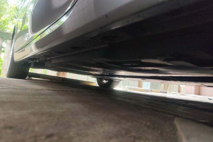 Used Toyota Avalon 2019 Dual-Engine 2.5L Luxury Edition China VI Standard Chassis Front Right