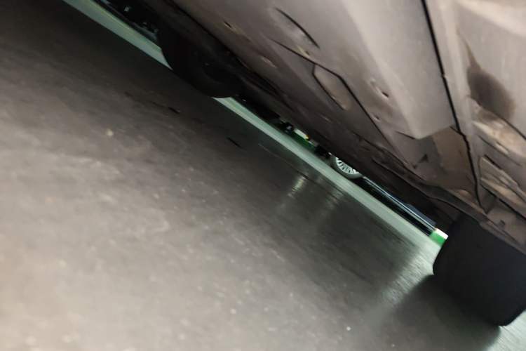 Used Toyota Avalon 2019 Dual-Engine 2.5L XLE Prestige Version China VI Standard Chassis Front Right