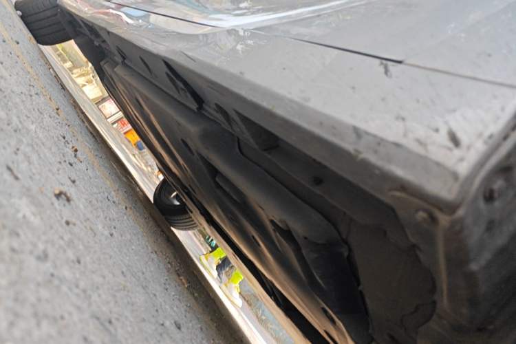 Used Toyota Avalon 2019 Dual-Engine 2.5L XLE Prestige Version China VI Standard Chassis Front Right