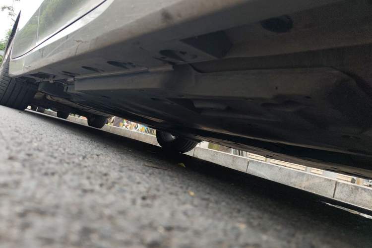 Used Toyota Avalon 2019 Dual-Engine 2.5L XLE Prestige Version China VI Standard Chassis Front Right