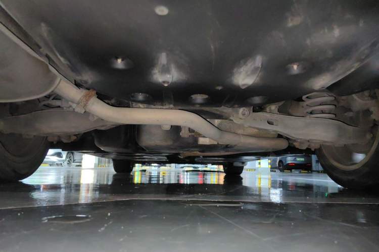 Used Toyota Avalon 2019 Dual-Engine 2.5L Luxury Edition China VI Standard Chassis Rear