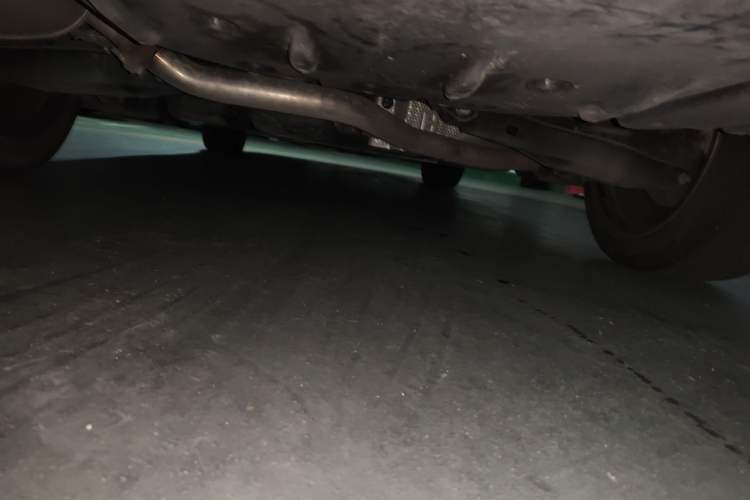 Used Toyota Avalon 2019 Dual-Engine 2.5L XLE Prestige Version China VI Standard Chassis Rear