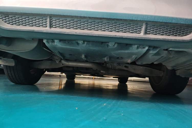 Used Toyota Avalon 2019 Dual-Engine 2.5L Luxury Edition China VI Standard Chassis Rear