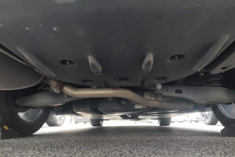 Used Toyota Avalon 2019 Dual-Engine 2.5L XLE Prestige Version China VI Standard Chassis Rear