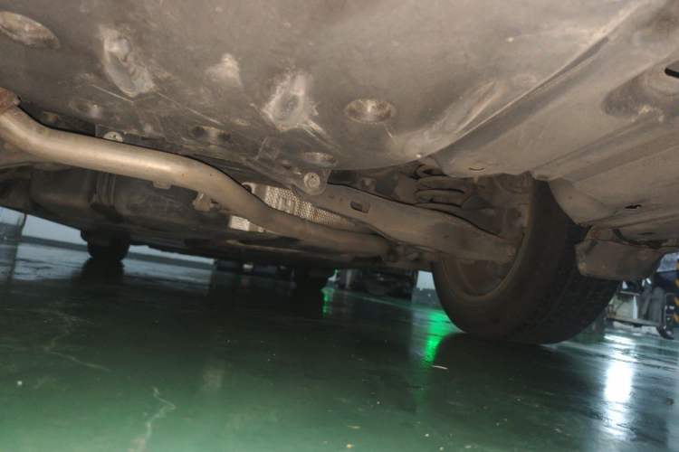 Used Toyota Avalon 2019 Dual-Engine 2.5L Luxury Edition China VI Standard Chassis Rear