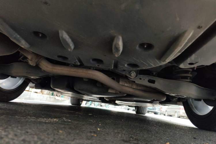 Used Toyota Avalon 2019 Dual-Engine 2.5L XLE Prestige Version China VI Standard Chassis Rear
