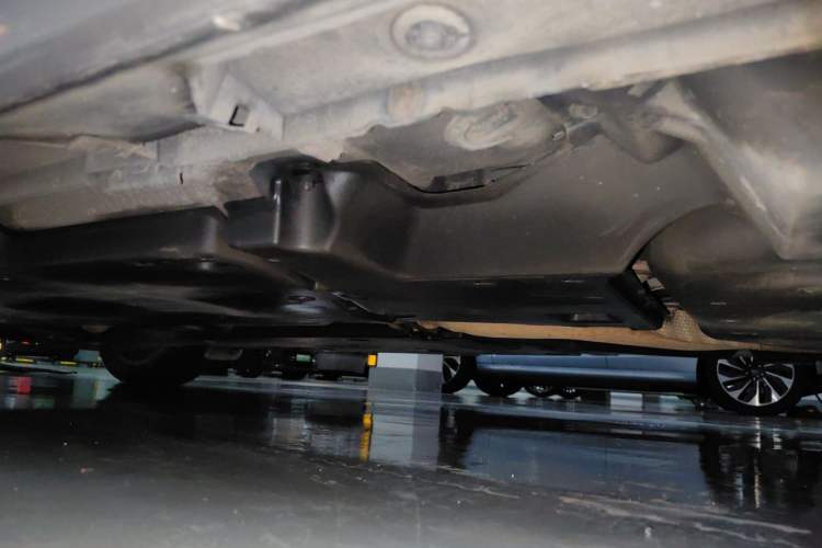 Used Toyota Avalon 2019 Dual-Engine 2.5L Luxury Edition China VI Standard Chassis Rear Left