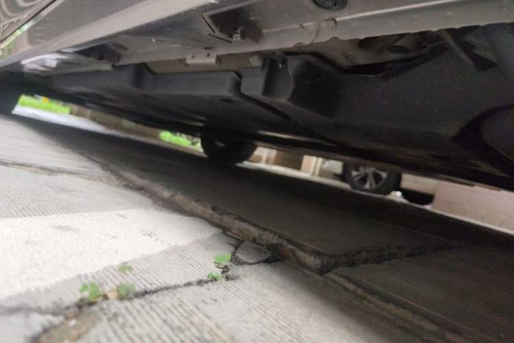 Used Toyota Avalon 2019 Dual-Engine 2.5L Luxury Edition China VI Standard Chassis Rear Left