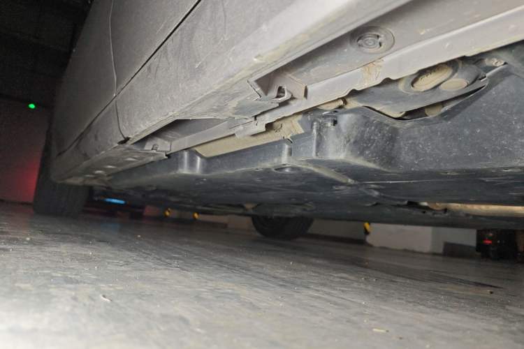 Used Toyota Avalon 2019 Dual-Engine 2.5L XLE Prestige Version China V Standard Chassis Rear Left
