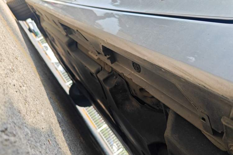 Used Toyota Avalon 2019 Dual-Engine 2.5L XLE Prestige Version China VI Standard Chassis Rear Left