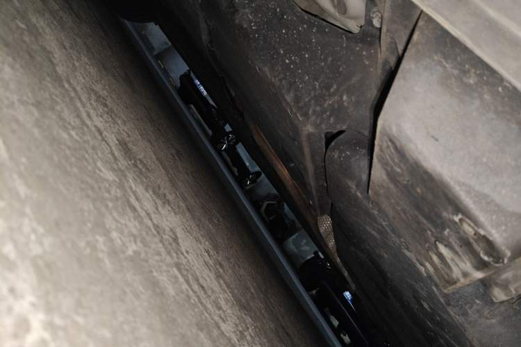 Used Toyota Avalon 2019 Dual-Engine 2.5L XLE Prestige Version China VI Standard Chassis Rear Left