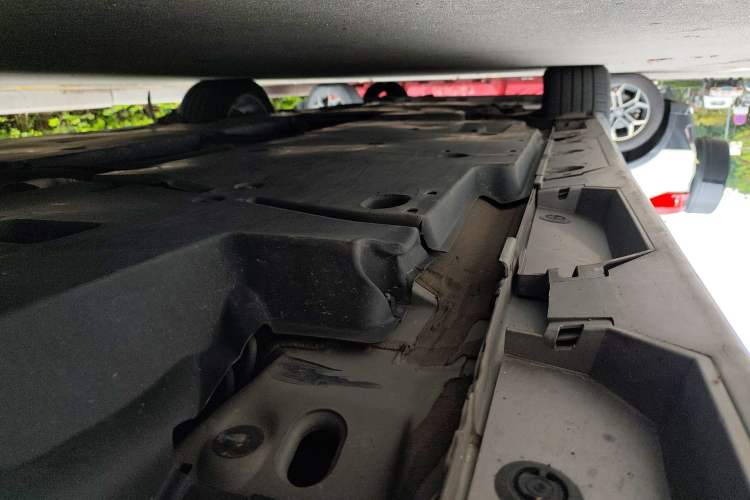 Used Toyota Avalon 2019 2.5L Touring Premium Version China VI Standard Chassis Rear Left