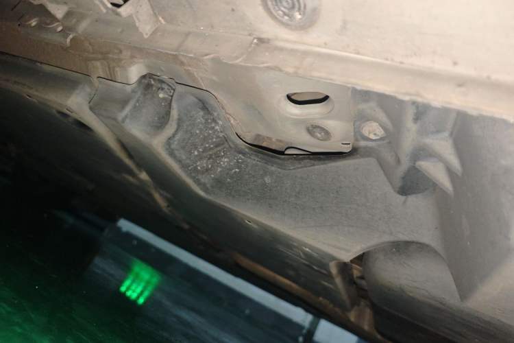 Used Toyota Avalon 2019 Dual-Engine 2.5L Luxury Edition China VI Standard Chassis Rear Left