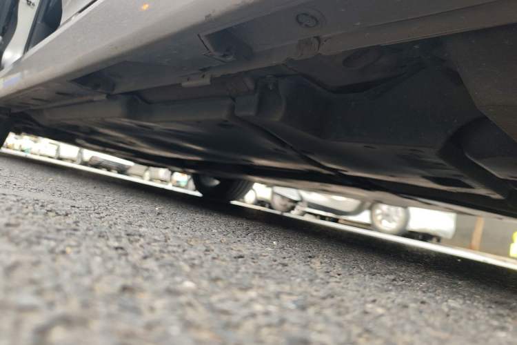 Used Toyota Avalon 2019 Dual-Engine 2.5L XLE Prestige Version China VI Standard Chassis Rear Left