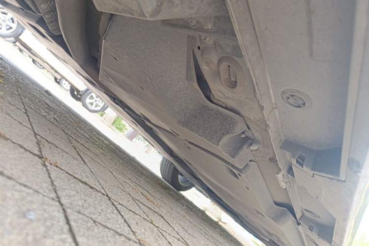 Used Toyota Avalon 2019 Dual-Engine 2.5L XLE Prestige Version China VI Standard Chassis Rear Right