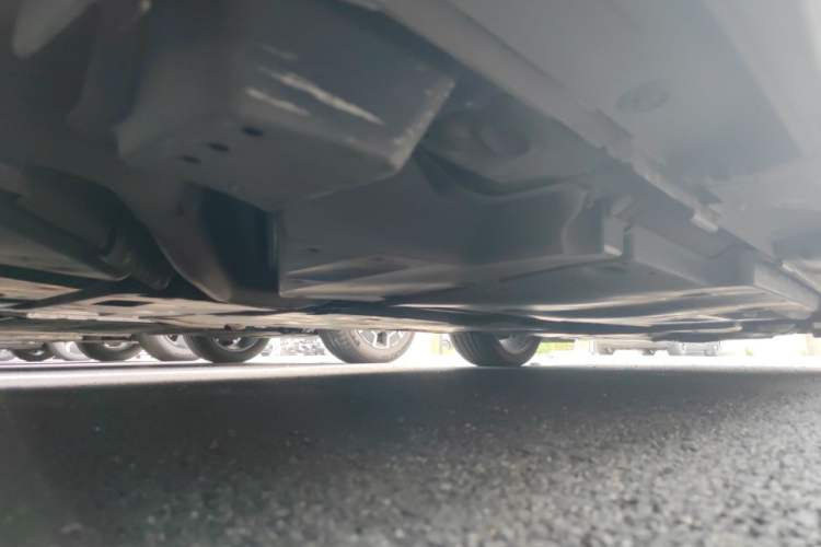 Used Toyota Avalon 2019 Dual-Engine 2.5L XLE Prestige Version China VI Standard Chassis Rear Right