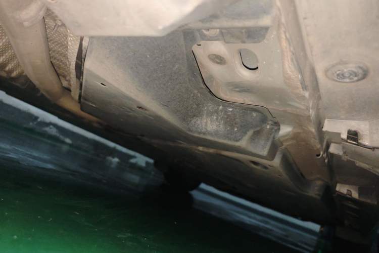 Used Toyota Avalon 2019 Dual-Engine 2.5L Luxury Edition China VI Standard Chassis Rear Right