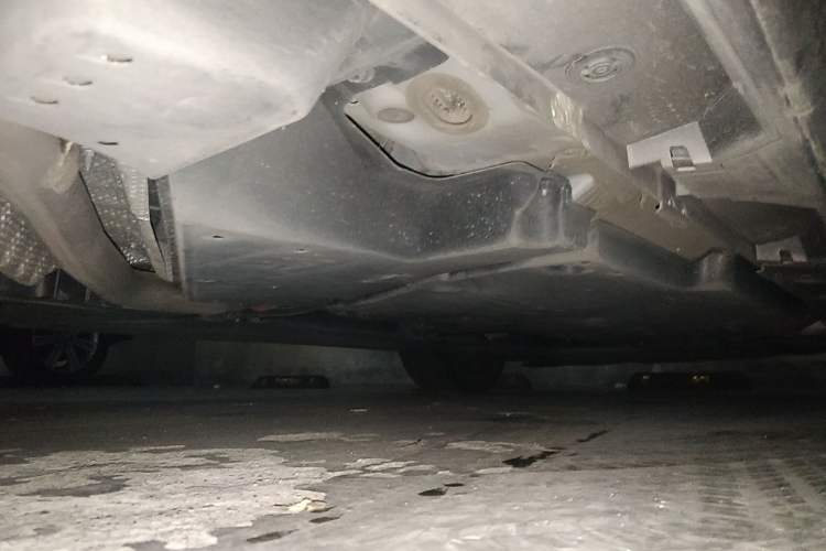 Used Toyota Avalon 2019 Dual-Engine 2.5L XLE Prestige Version China V Standard Chassis Rear Right