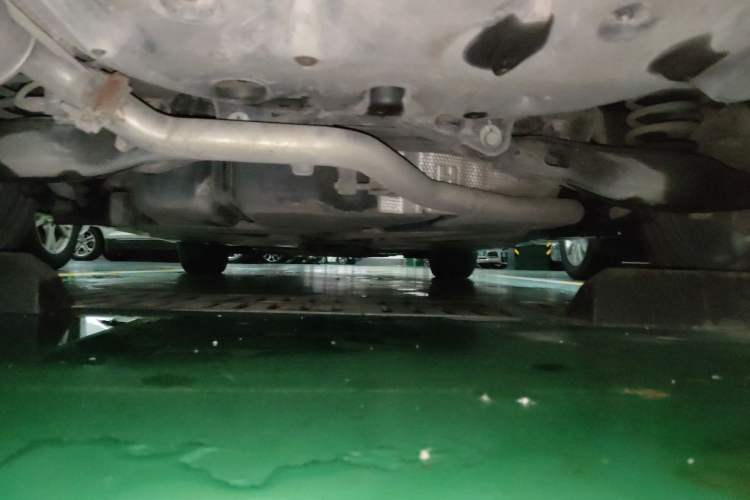 Used Toyota Avalon 2019 Dual-Engine 2.5L Limited Flagship Edition China V Standard Chassis Rear