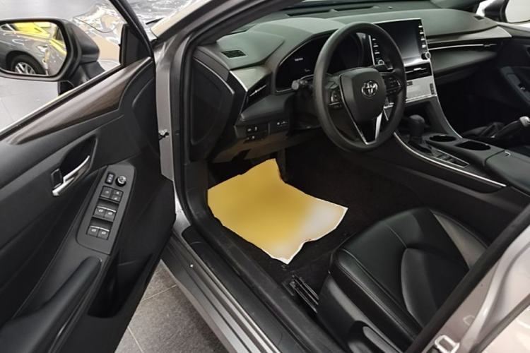 Used Toyota Avalon 2019 2.5L Ambition Version China VI Standard Driver Seat
