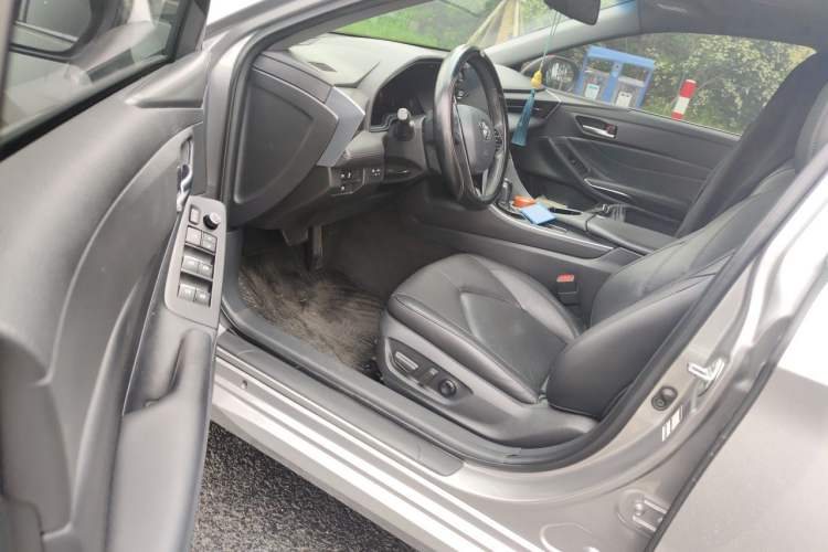 Used Toyota Avalon 2019 Dual-Engine 2.5L Luxury Edition China VI Standard Driver Seat