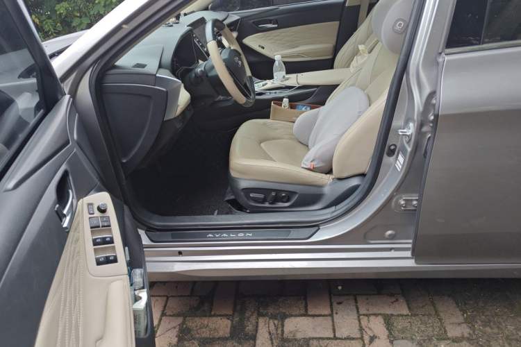 Used Toyota Avalon 2019 Dual-Engine 2.5L XLE Prestige Version China VI Standard Driver Seat
