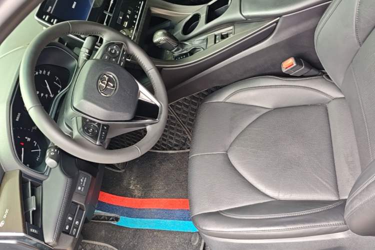 Used Toyota Avalon 2019 2.0L Luxury Edition China VI Standard Driver Seat