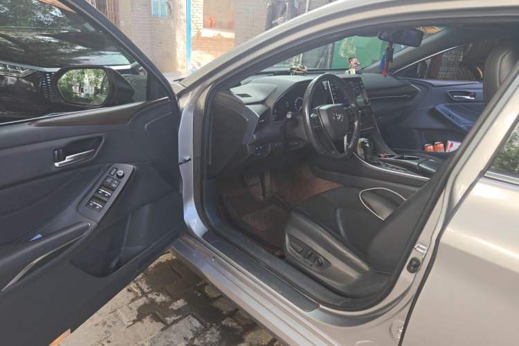 Used Toyota Avalon 2019 2.0L Luxury Edition China VI Standard Driver Seat