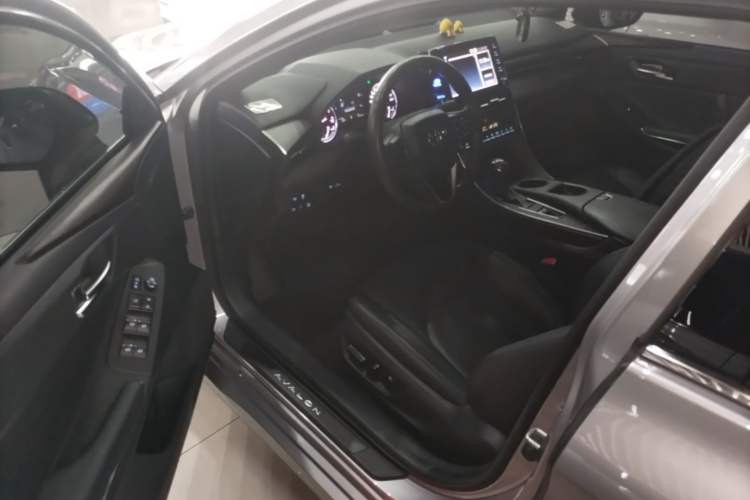 Used Toyota Avalon 2019 2.0L XLE Premium Edition China VI Driver Seat