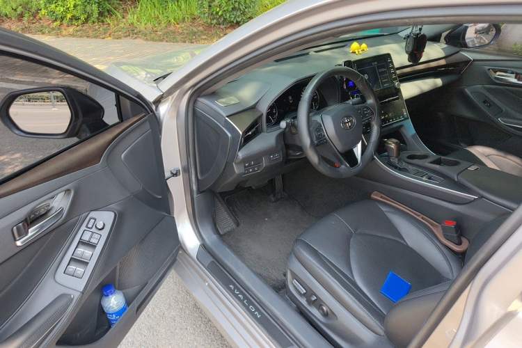 Used Toyota Avalon 2019 2.0L XLE Premium Edition China VI Driver Seat