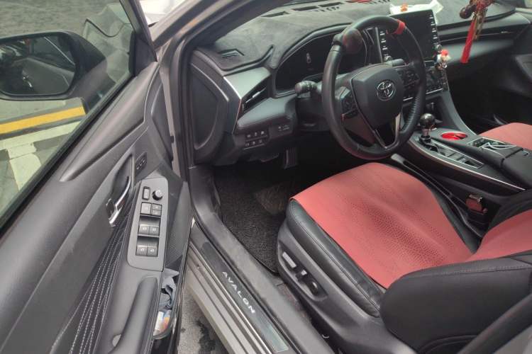 Used Toyota Avalon 2019 Dual-Engine 2.5L XLE Prestige Version China VI Standard Driver Seat