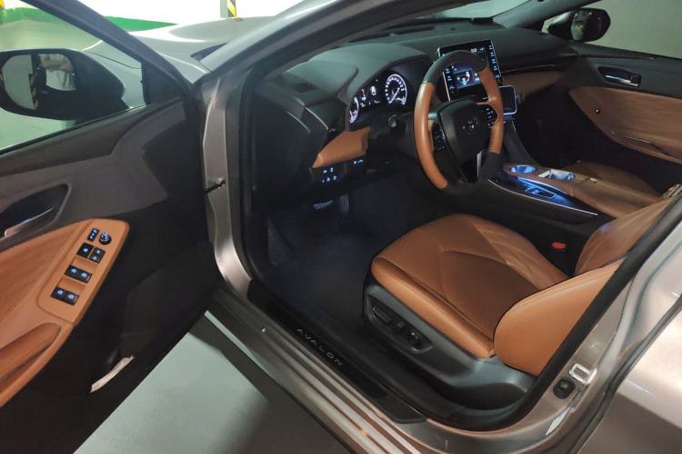 Used Toyota Avalon 2019 Dual-Engine 2.5L XLE Prestige Version China VI Standard Driver Seat