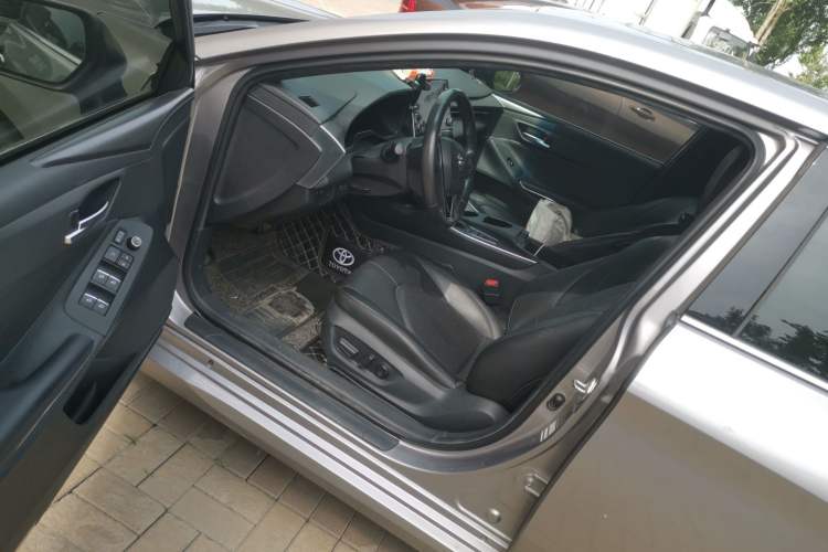 Used Toyota Avalon 2019 Dual-Engine 2.5L Luxury Edition China VI Standard Driver Seat