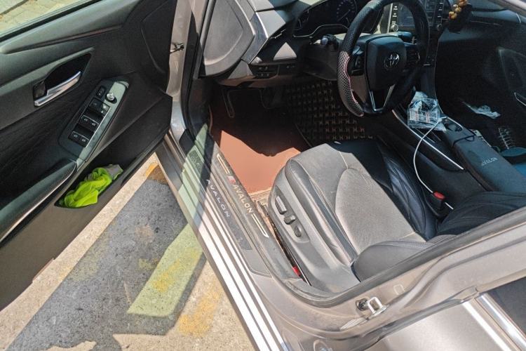 Used Toyota Avalon 2019 Dual-Engine 2.5L XLE Prestige Version China VI Standard Driver Seat