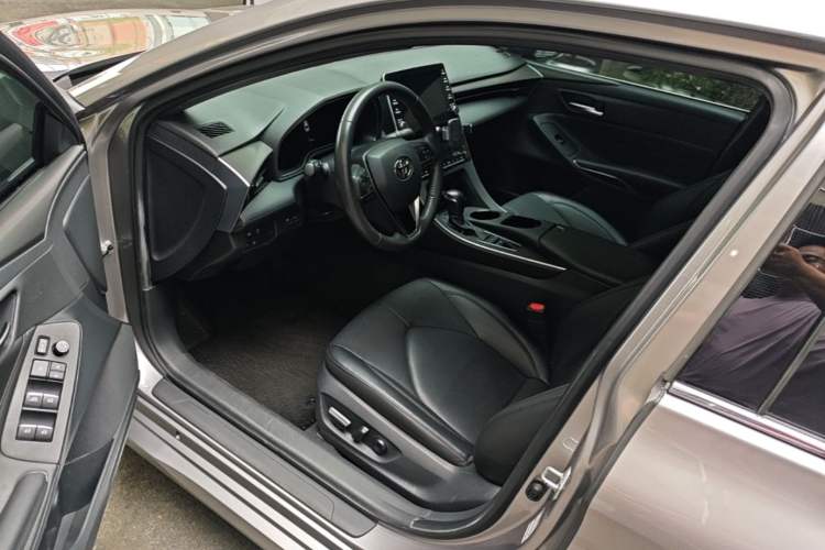 Used Toyota Avalon 2019 Dual-Engine 2.5L Luxury Edition China VI Standard Driver Seat