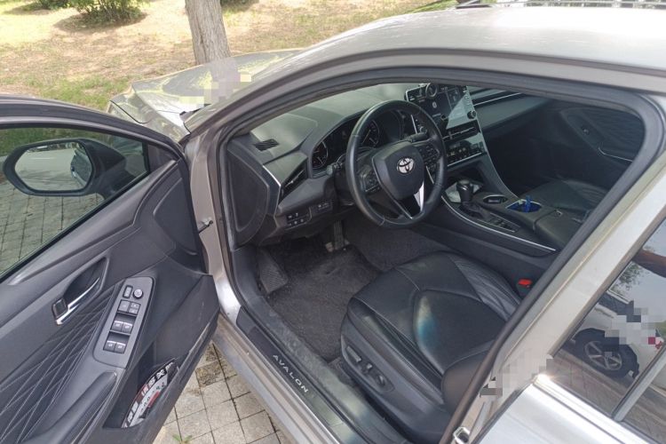 Used Toyota Avalon 2019 Dual-Engine 2.5L XLE Prestige Version China VI Standard Driver Seat