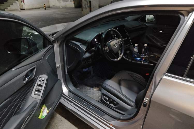 Used Toyota Avalon 2019 Dual-Engine 2.5L XLE Prestige Version China VI Standard Driver Seat