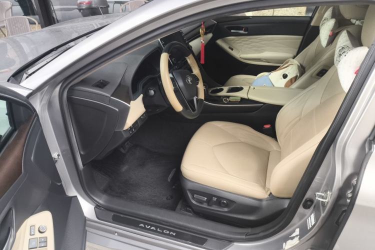 Used Toyota Avalon 2019 2.5L Touring Premium Version China VI Standard Driver Seat