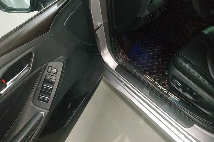 Used Toyota Avalon 2019 2.0L Luxury Edition China VI Standard Driver Seat