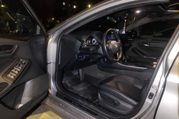 Used Toyota Avalon 2019 2.0L XLE Premium Edition China VI Driver Seat