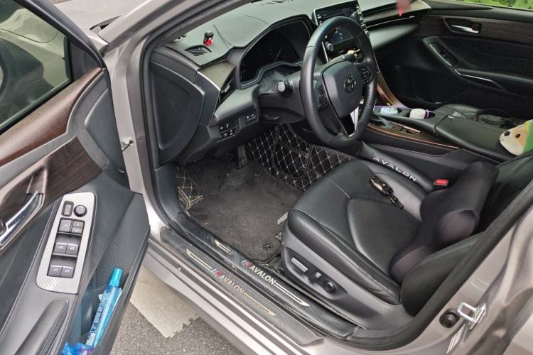 Used Toyota Avalon 2019 2.0L Luxury Edition China VI Standard Driver Seat