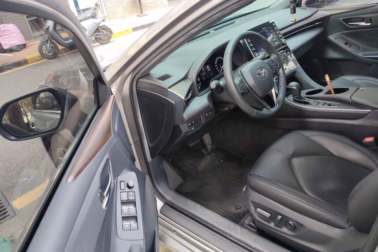 Used Toyota Avalon 2019 2.0L Luxury Edition China VI Standard Driver Seat