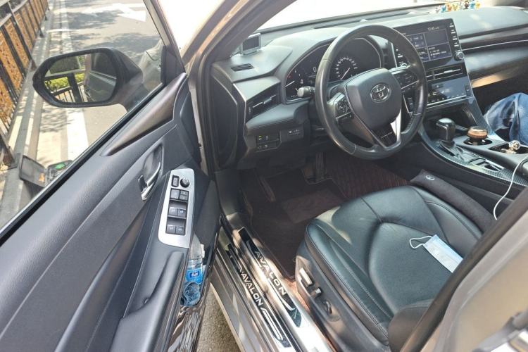 Used Toyota Avalon 2019 2.0L Luxury Edition China VI Standard Driver Seat