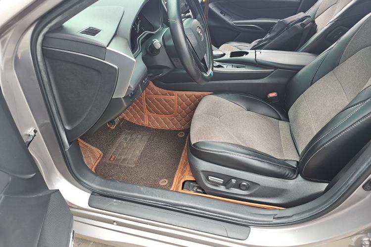 Used Toyota Avalon 2019 2.0L Luxury Edition China VI Standard Driver Seat