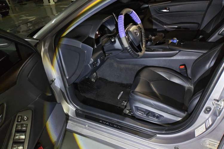 Used Toyota Avalon 2019 2.0L XLE Premium Edition China VI Driver Seat
