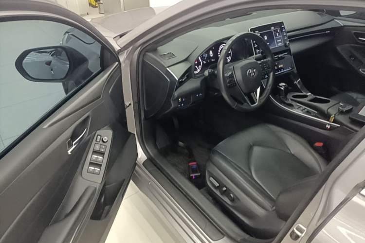 Used Toyota Avalon 2019 Dual-Engine 2.5L Luxury Edition China VI Standard Driver Seat