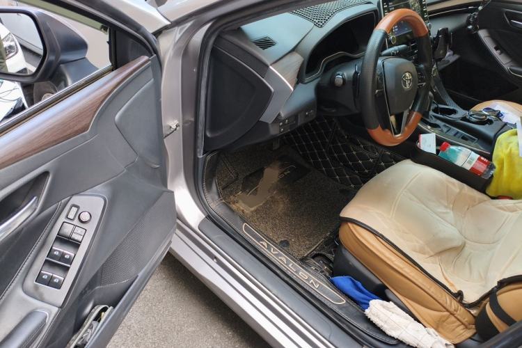 Used Toyota Avalon 2019 2.5L Ambition Version China VI Standard Driver Seat