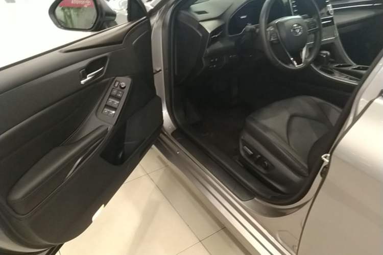 Used Toyota Avalon 2019 2.0L Luxury Edition China VI Standard Driver Seat