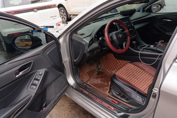 Used Toyota Avalon 2019 Dual-Engine 2.5L Luxury Edition China VI Standard Driver Seat