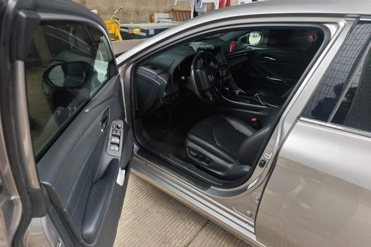 Used Toyota Avalon 2019 Dual-Engine 2.5L Luxury Edition China VI Standard Driver Seat